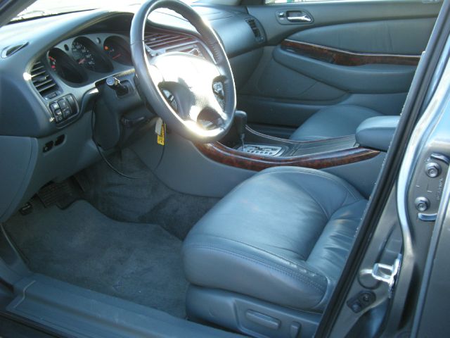 Acura CL 2dr Reg Cab 140 WB 4WD Sedan