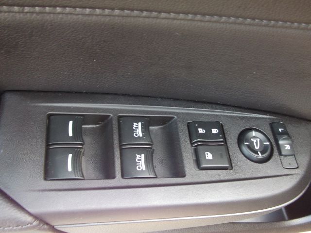 Acura ILX 2dr 3.8L Auto Track Sedan