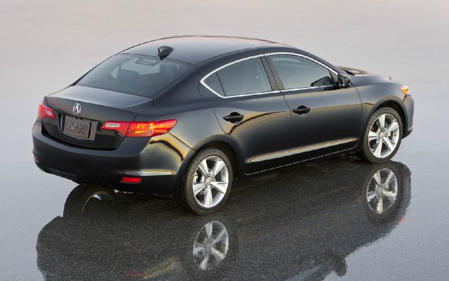 Acura ILX 2013 photo 2