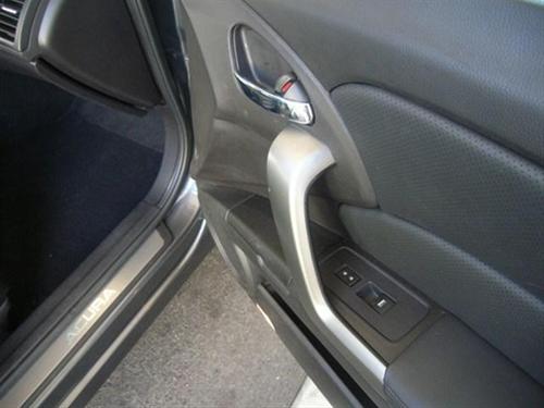 Acura RDX 2010 photo 2