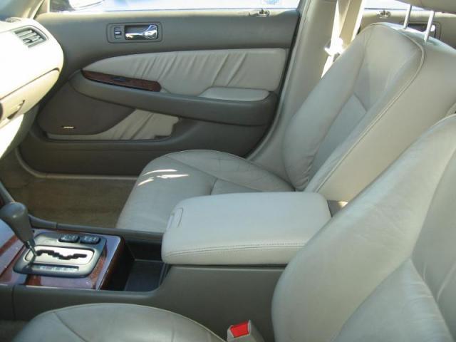 Acura RL 2000 photo 4