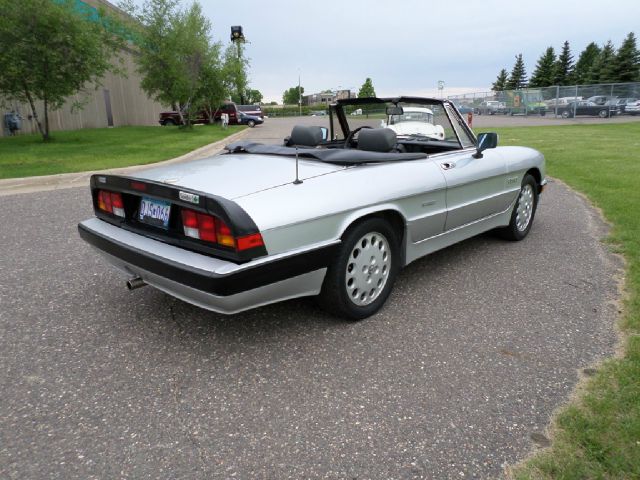 Alfa Romeo Spider 1989 photo 1