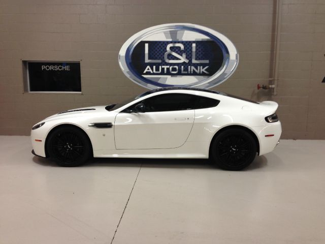 Aston Martin V12 Vantage 2011 photo 2