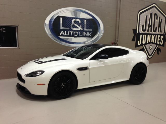 Aston Martin V12 Vantage 2011 photo 3