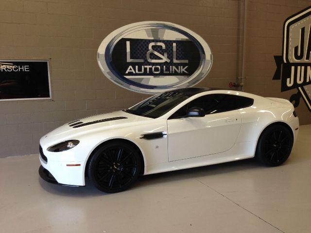 Aston Martin V12 Vantage 2011 photo 4