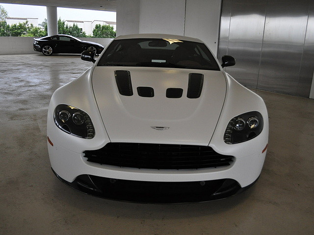 Aston Martin V12 Vantage 2011 photo 5