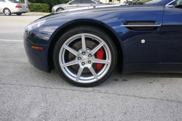Aston Martin V8 Vantage 2008 photo 1