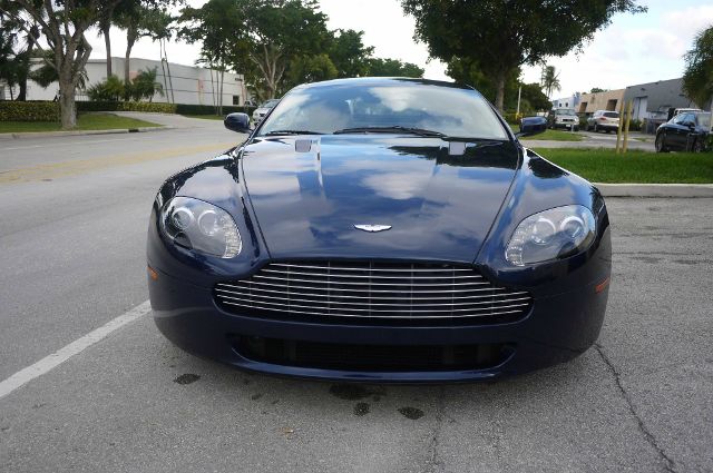 Aston Martin V8 Vantage 2008 photo 2