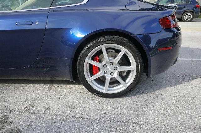Aston Martin V8 Vantage 2008 photo 4