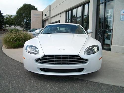 Aston Martin V8 Vantage 2010 photo 1