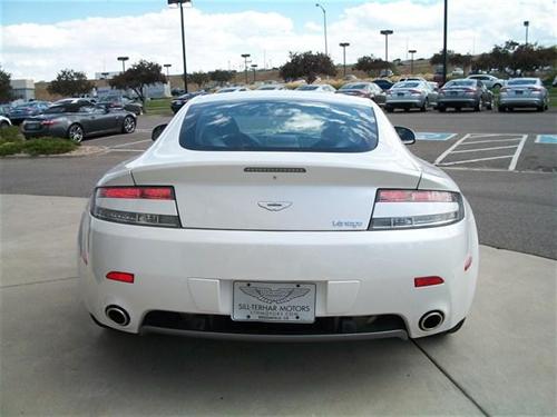 Aston Martin V8 Vantage 2010 photo 5