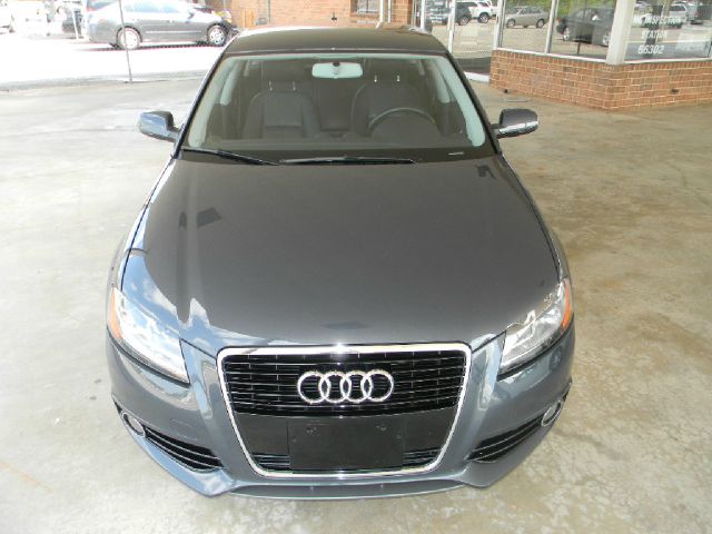 Audi A3 2011 photo 2