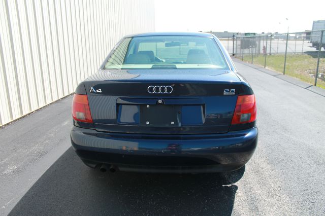 Audi A4 1996 photo 2