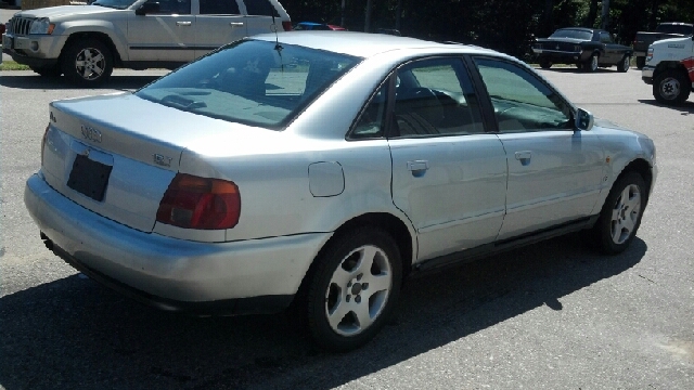 Audi A4 1997 photo 4