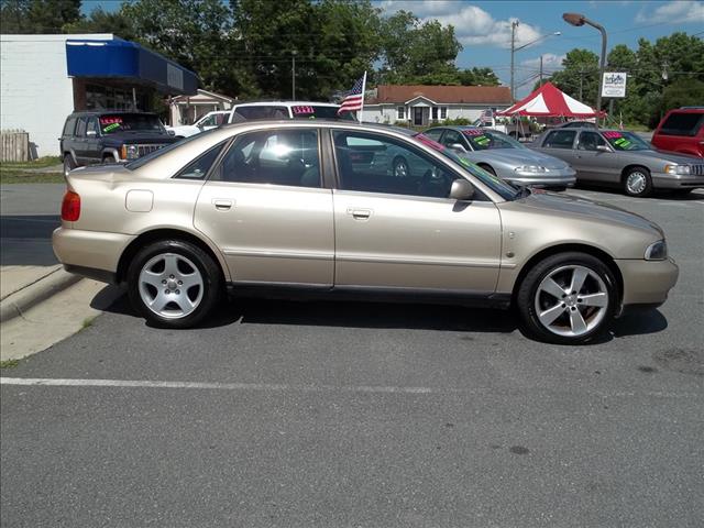 Audi A4 1997 photo 1