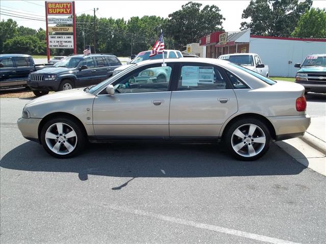 Audi A4 1997 photo 4