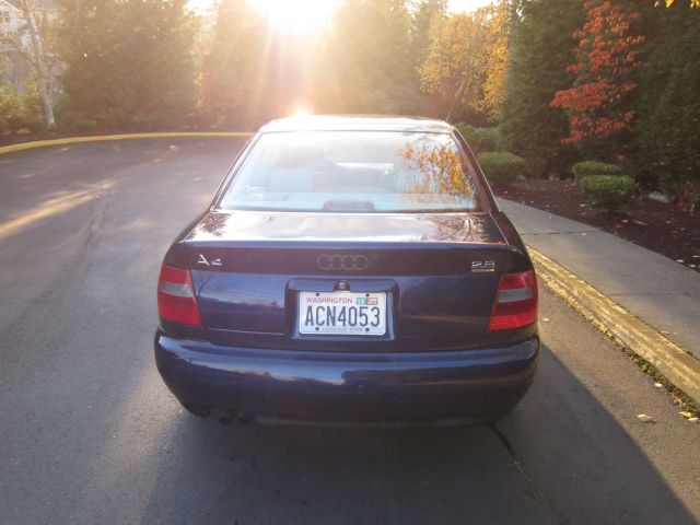 Audi A4 1998 photo 1