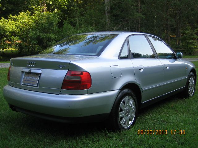 Audi A4 1998 photo 1
