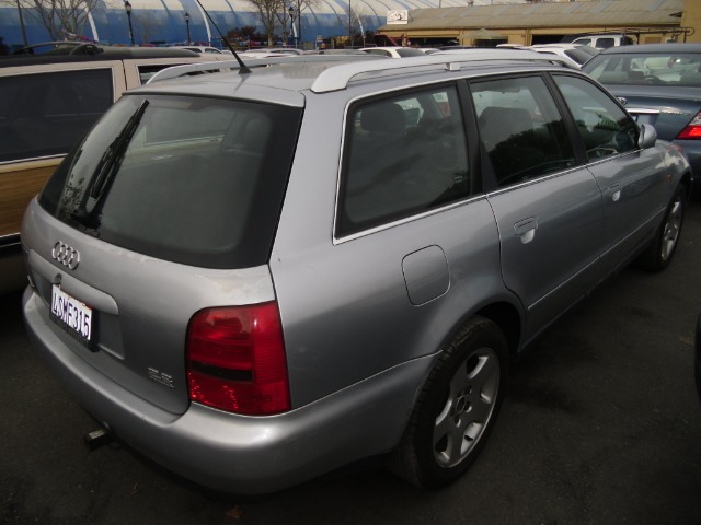 Audi A4 1998 photo 1