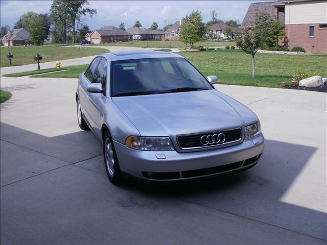 Audi A4 1999 photo 1