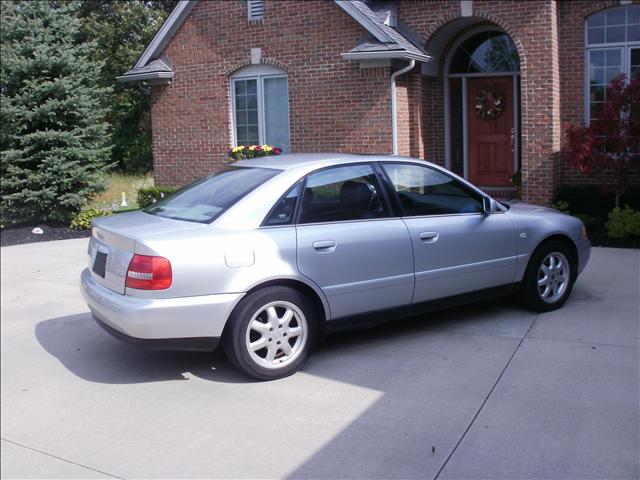 Audi A4 1999 photo 2