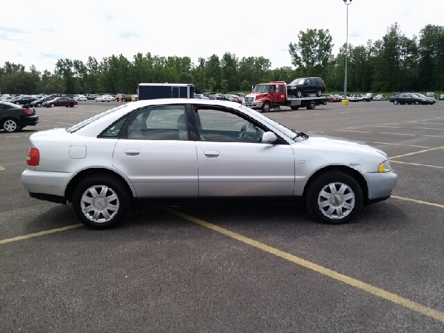 Audi A4 1999 photo 2