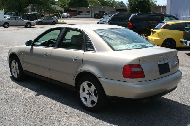 Audi A4 1999 photo 2