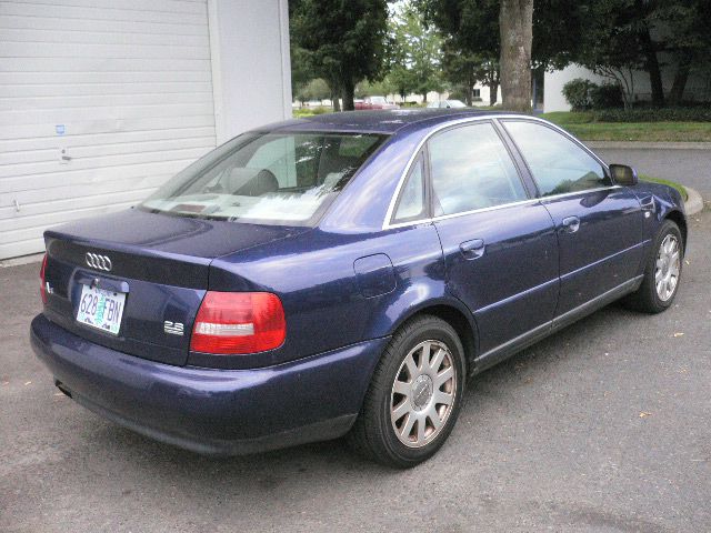 Audi A4 2000 photo 3