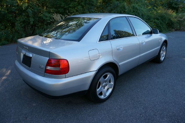 Audi A4 2000 photo 3