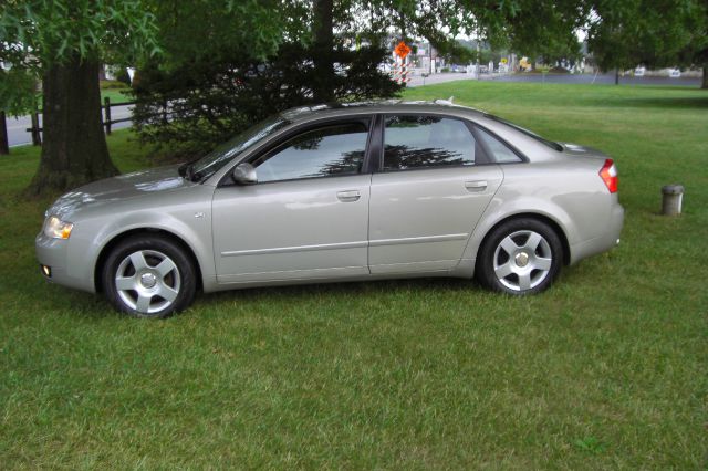Audi A4 2000 photo 2