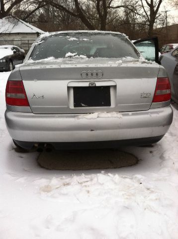 Audi A4 2000 photo 2
