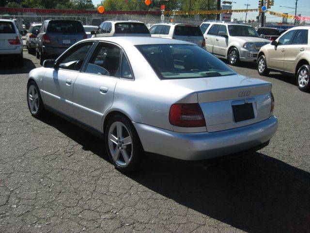 Audi A4 2000 photo 2