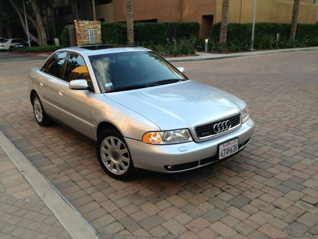 Audi A4 2000 photo 2