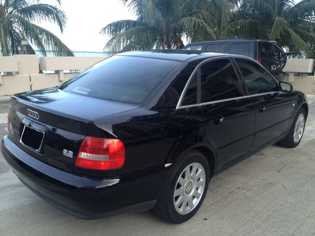 Audi A4 2001 photo 1