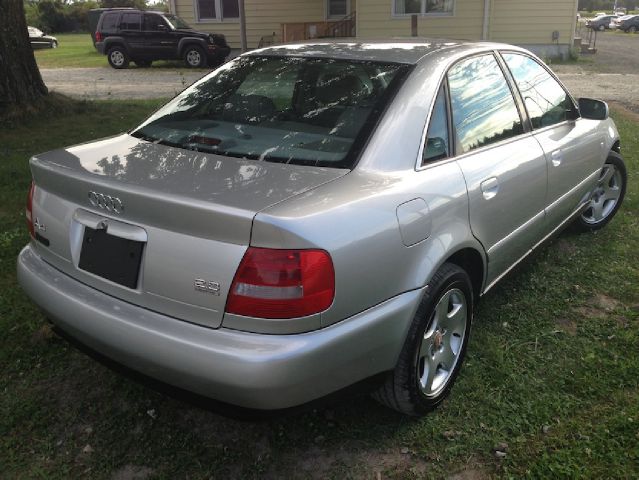 Audi A4 2001 photo 2