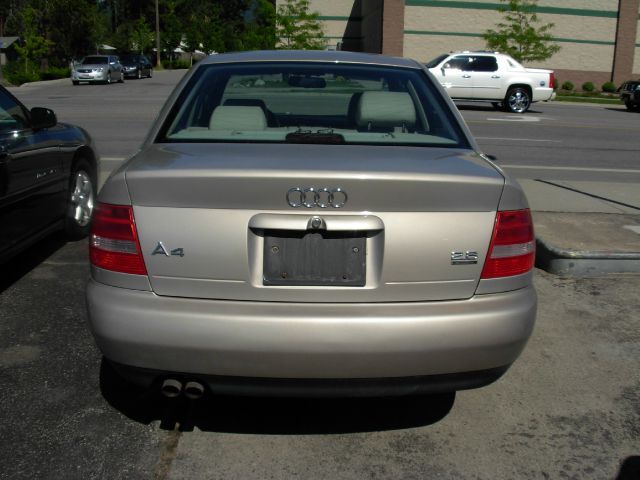 Audi A4 2001 photo 2