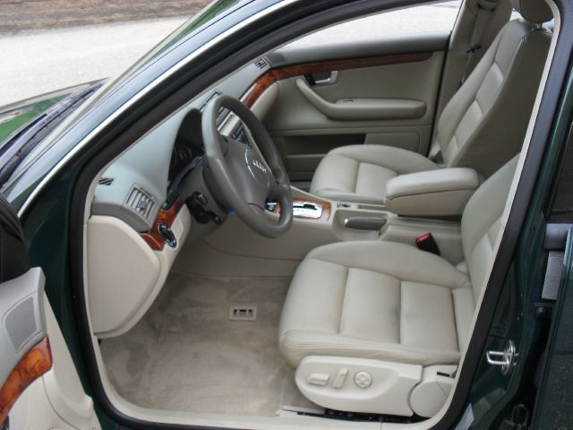 Audi A4 CREW CAB 4X4 Lswow 1495 Sedan