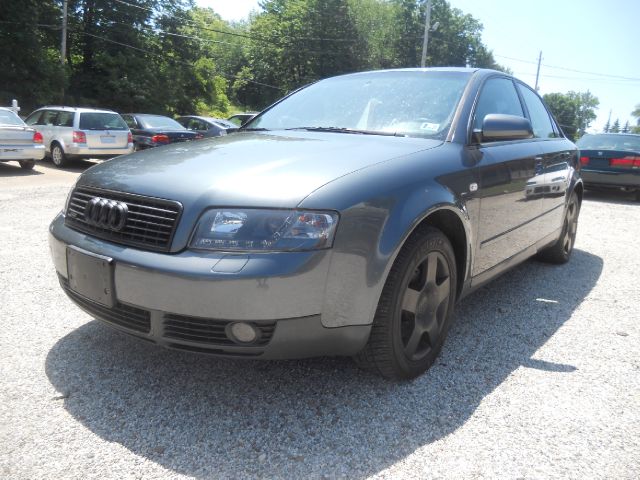 Audi A4 2002 photo 2