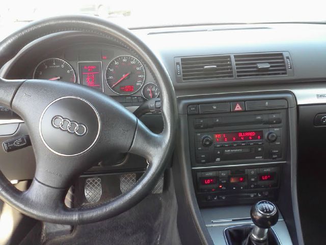 Audi A4 2002 photo 4