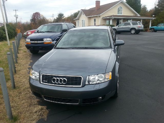 Audi A4 2002 photo 2