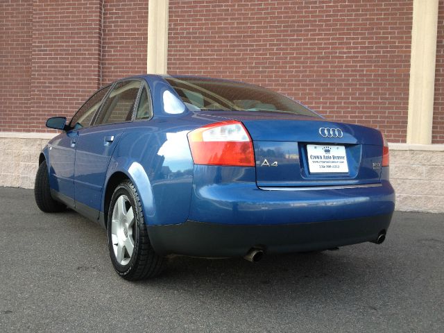 Audi A4 2003 photo 2