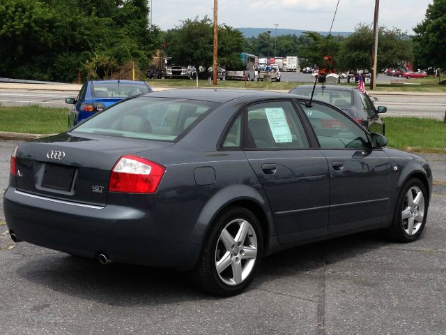 Audi A4 2003 photo 2