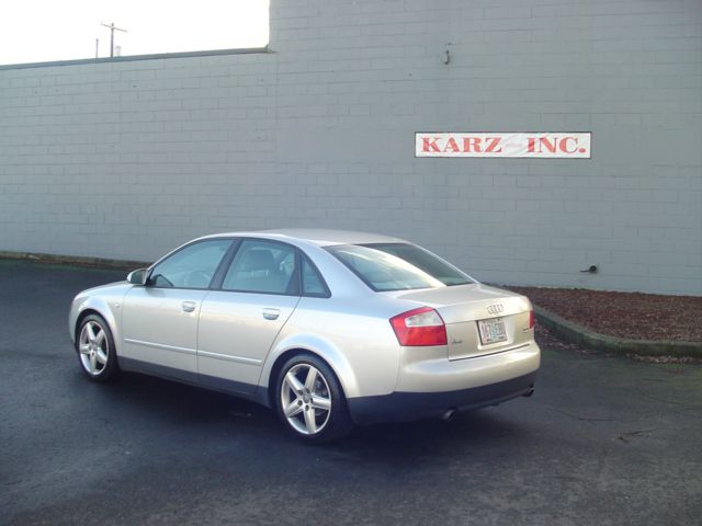 Audi A4 2003 photo 2