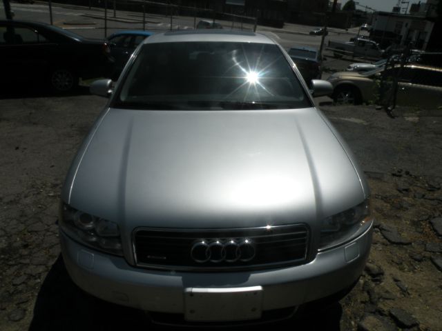 Audi A4 2003 photo 2