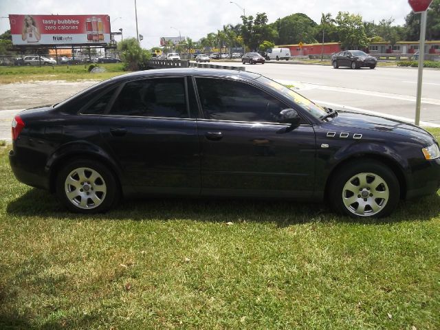Audi A4 2003 photo 2