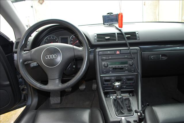 Audi A4 2003 photo 2