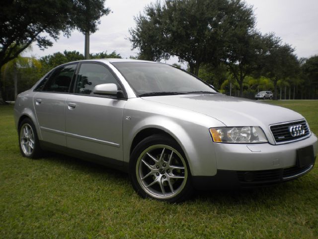 Audi A4 2003 photo 2