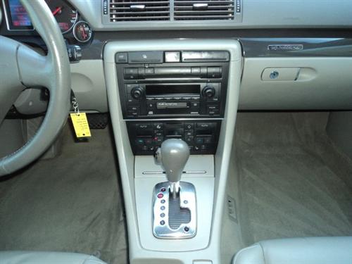 Audi A4 2003 photo 2