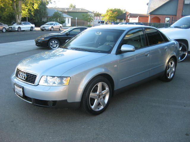 Audi A4 2003 photo 2