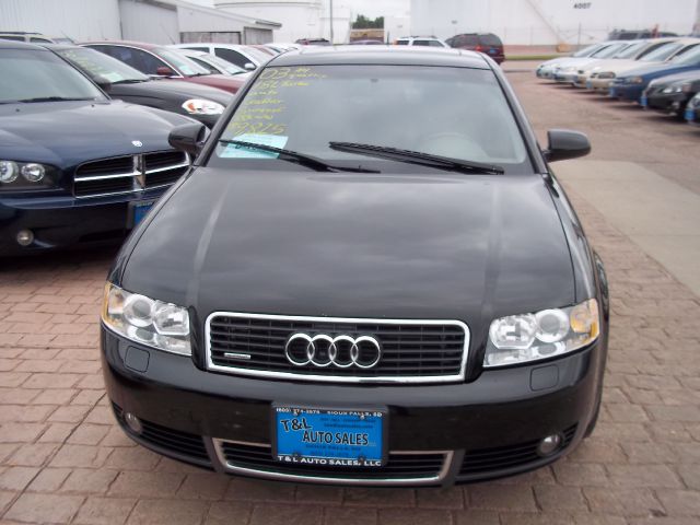 Audi A4 2003 photo 2